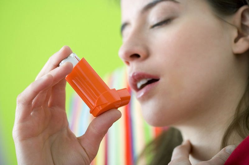 Instruktioner til at tage den rigtige astmamedicin