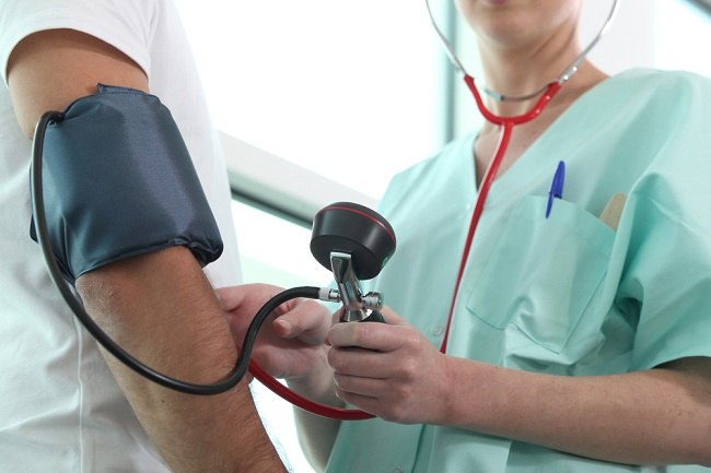 Regulāri pārbaudiet savu asinsspiedienu, lai izvairītos no bīstamām slimībām